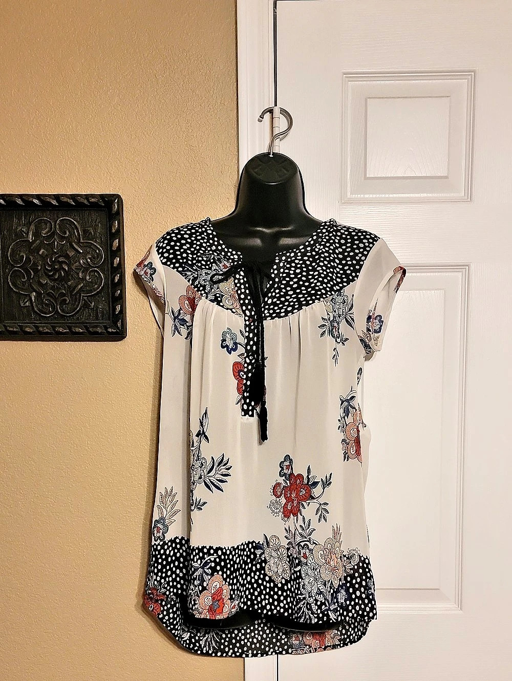 Floral Blouse in White & Black Like New